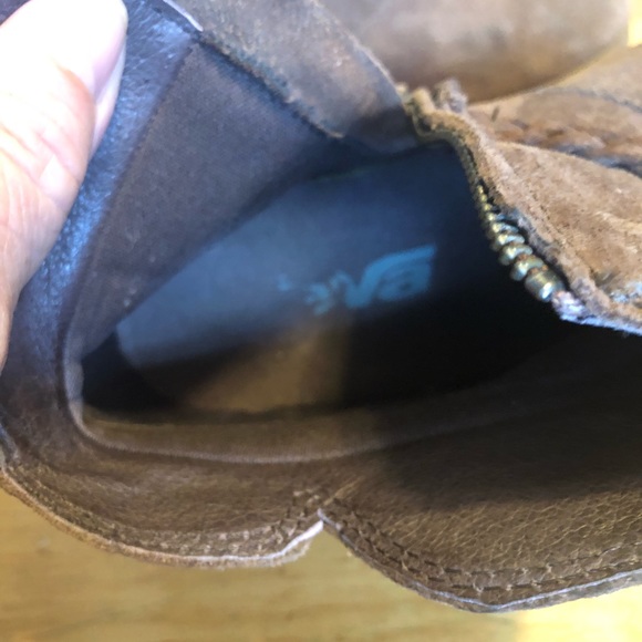 Teva boots. Chocolate suede with braiding detail. - Picture 7 of 9